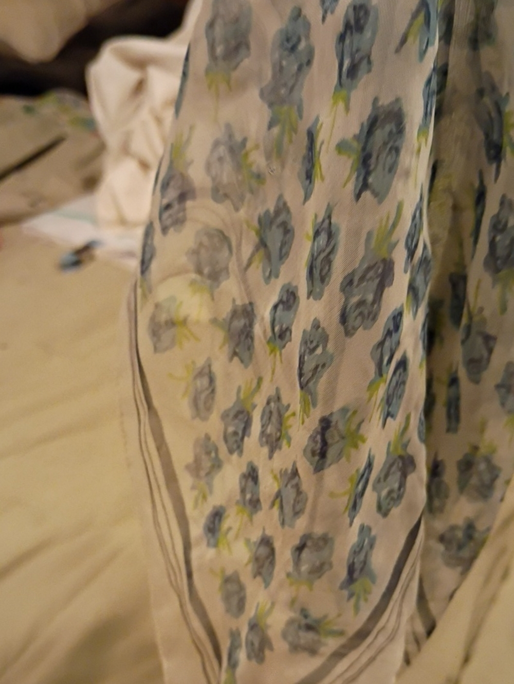 Women's Lightweight Floral-Print Scarf Blue/White 9" Square